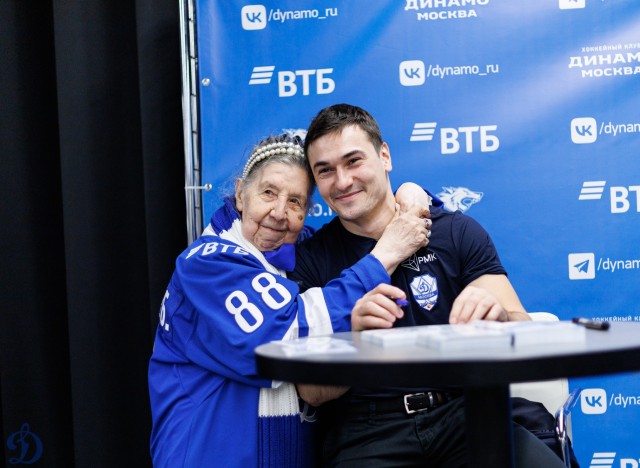 01.11.2025. Автограф-сессия Никиты Иванова и Егора Ахманаева