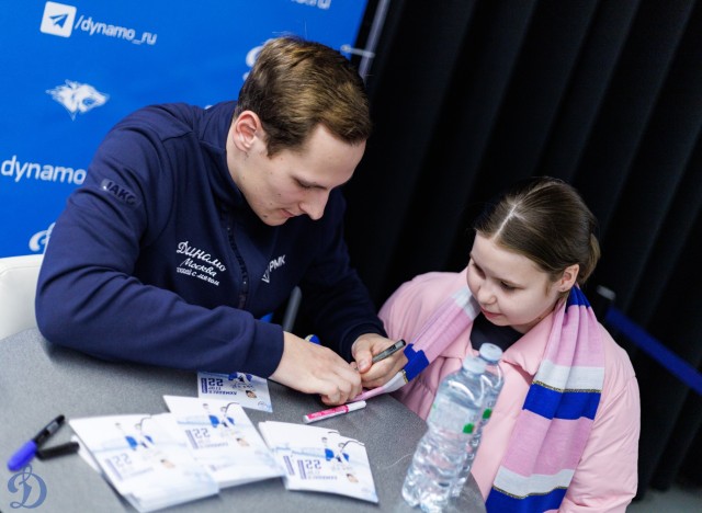 01.11.2025. Автограф-сессия Никиты Иванова и Егора Ахманаева