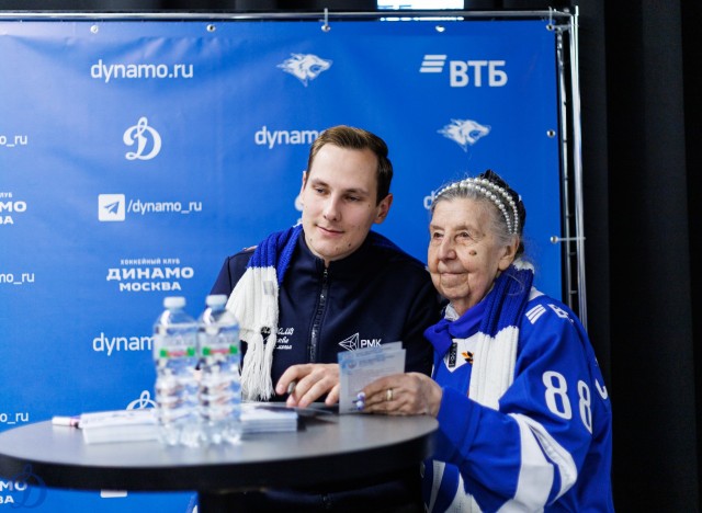 01.11.2025. Автограф-сессия Никиты Иванова и Егора Ахманаева