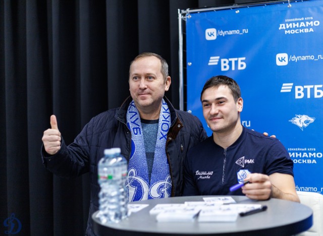 01.11.2025. Автограф-сессия Никиты Иванова и Егора Ахманаева