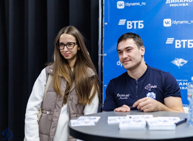 01.11.2025. Автограф-сессия Никиты Иванова и Егора Ахманаева