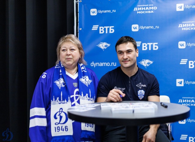 01.11.2025. Автограф-сессия Никиты Иванова и Егора Ахманаева