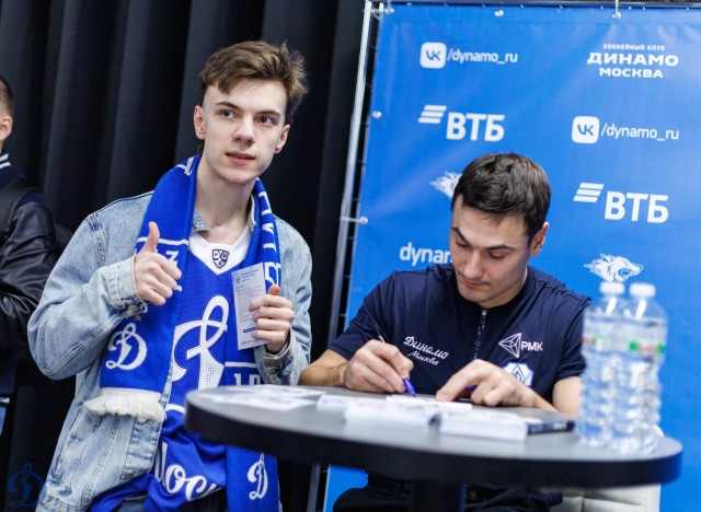 01.11.2025. Автограф-сессия Никиты Иванова и Егора Ахманаева