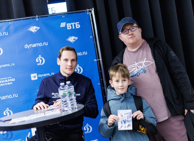 01.11.2025. Автограф-сессия Никиты Иванова и Егора Ахманаева