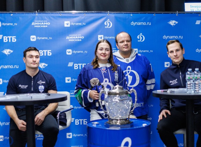 01.11.2025. Автограф-сессия Никиты Иванова и Егора Ахманаева