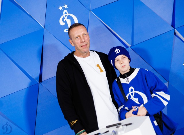 08.11.2025 Автограф-сессия Романа Березовского