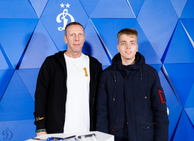 08.11.2025 Автограф-сессия Романа Березовского