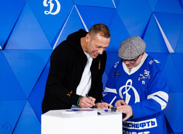 08.11.2025 Автограф-сессия Романа Березовского