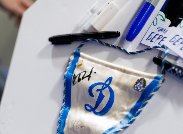 08.11.2025 Автограф-сессия Романа Березовского