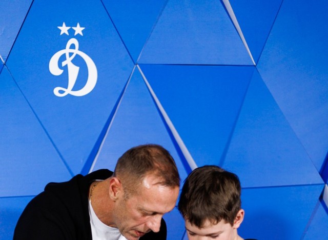 08.11.2025 Автограф-сессия Романа Березовского