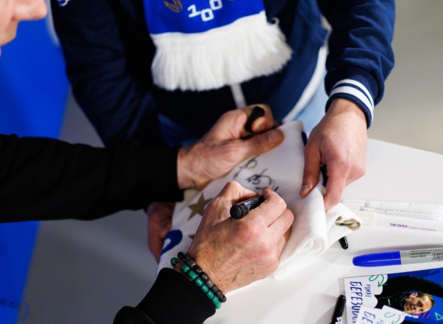 08.11.2025 Автограф-сессия Романа Березовского