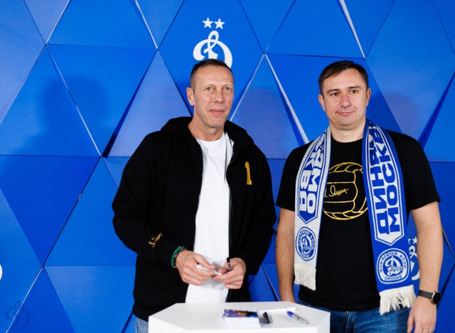 08.11.2025 Автограф-сессия Романа Березовского