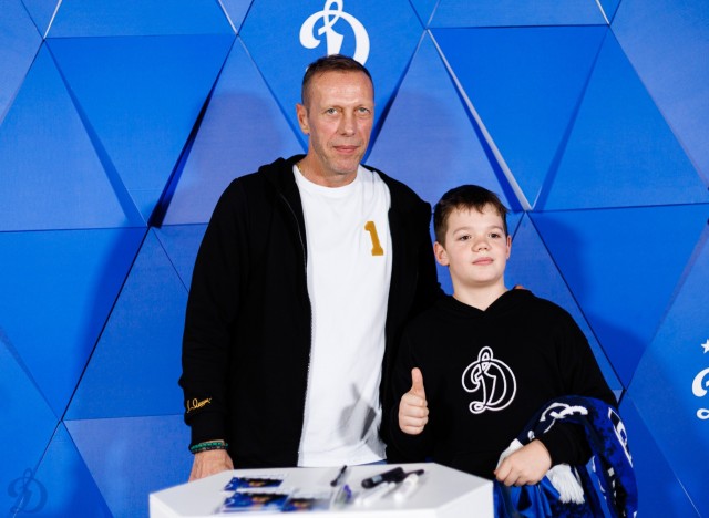 08.11.2025 Автограф-сессия Романа Березовского