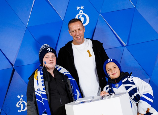 08.11.2025 Автограф-сессия Романа Березовского