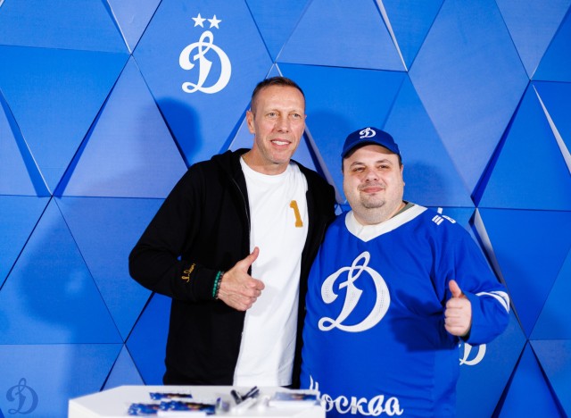 08.11.2025 Автограф-сессия Романа Березовского