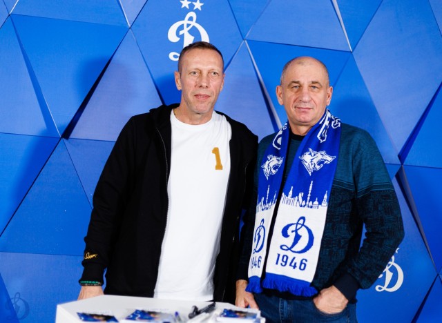 08.11.2025 Автограф-сессия Романа Березовского