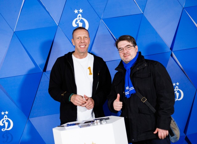 08.11.2025 Автограф-сессия Романа Березовского