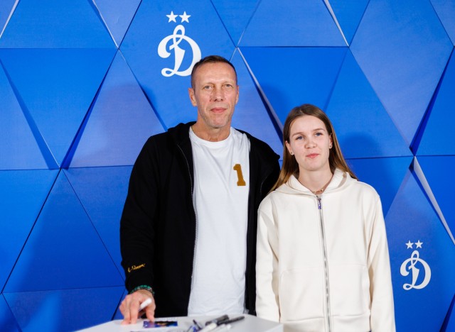 08.11.2025 Автограф-сессия Романа Березовского