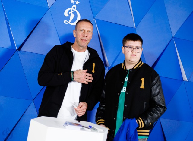 08.11.2025 Автограф-сессия Романа Березовского