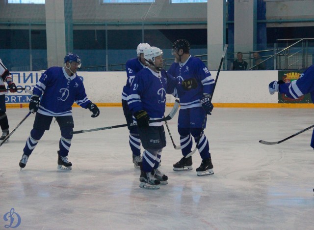 Открытие памятного монумента В.С.Мышкину и матч ветеранов