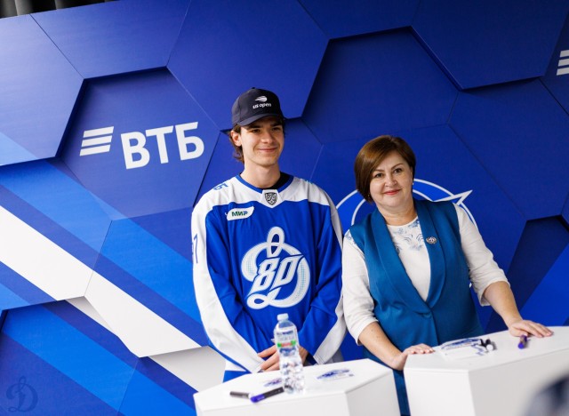 07.10.2026. Автограф-сессия Егора Римашевского