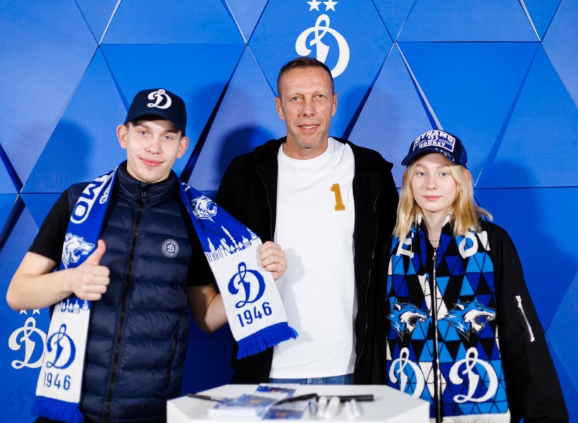 08.11.2025 Автограф-сессия Романа Березовского