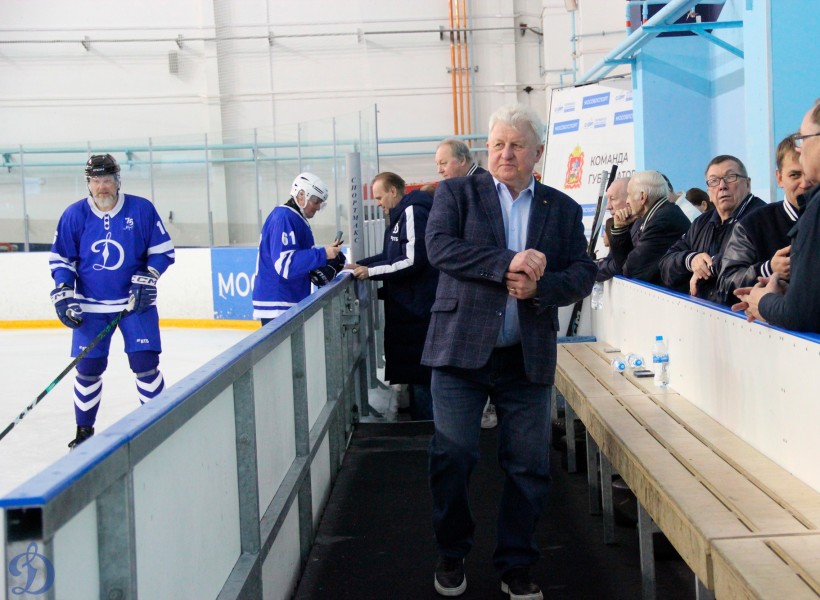 Открытие памятного монумента В.С.Мышкину и матч ветеранов